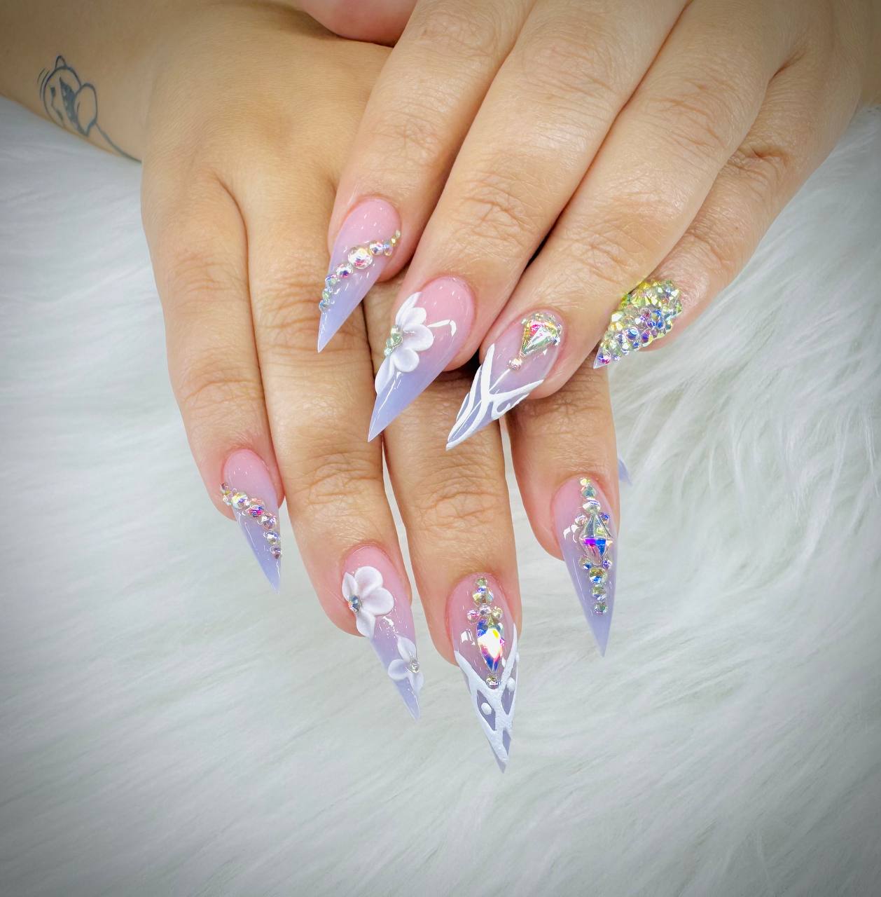 V Nails & Spa nail photo 1